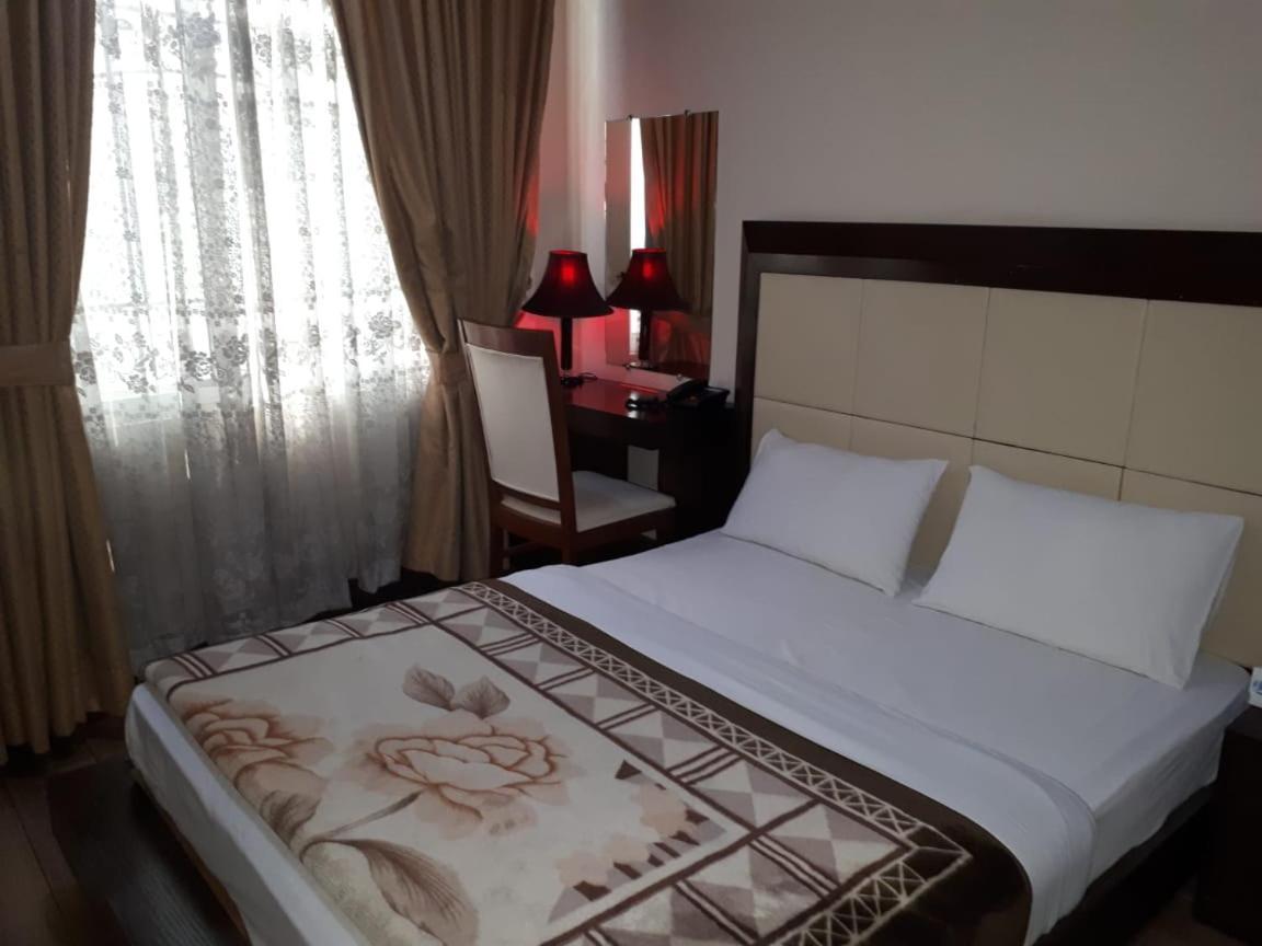 Midtown Hotel Rawalpindi Dış mekan fotoğraf