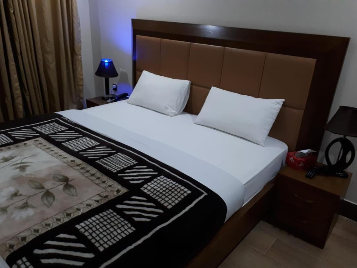 Midtown Hotel Rawalpindi Dış mekan fotoğraf